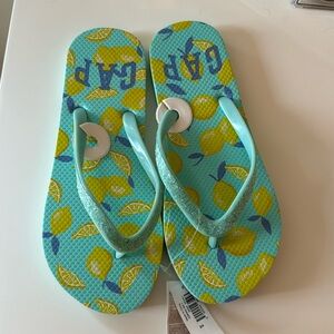 New Gap Flip Flops Girls’ Size 3/4